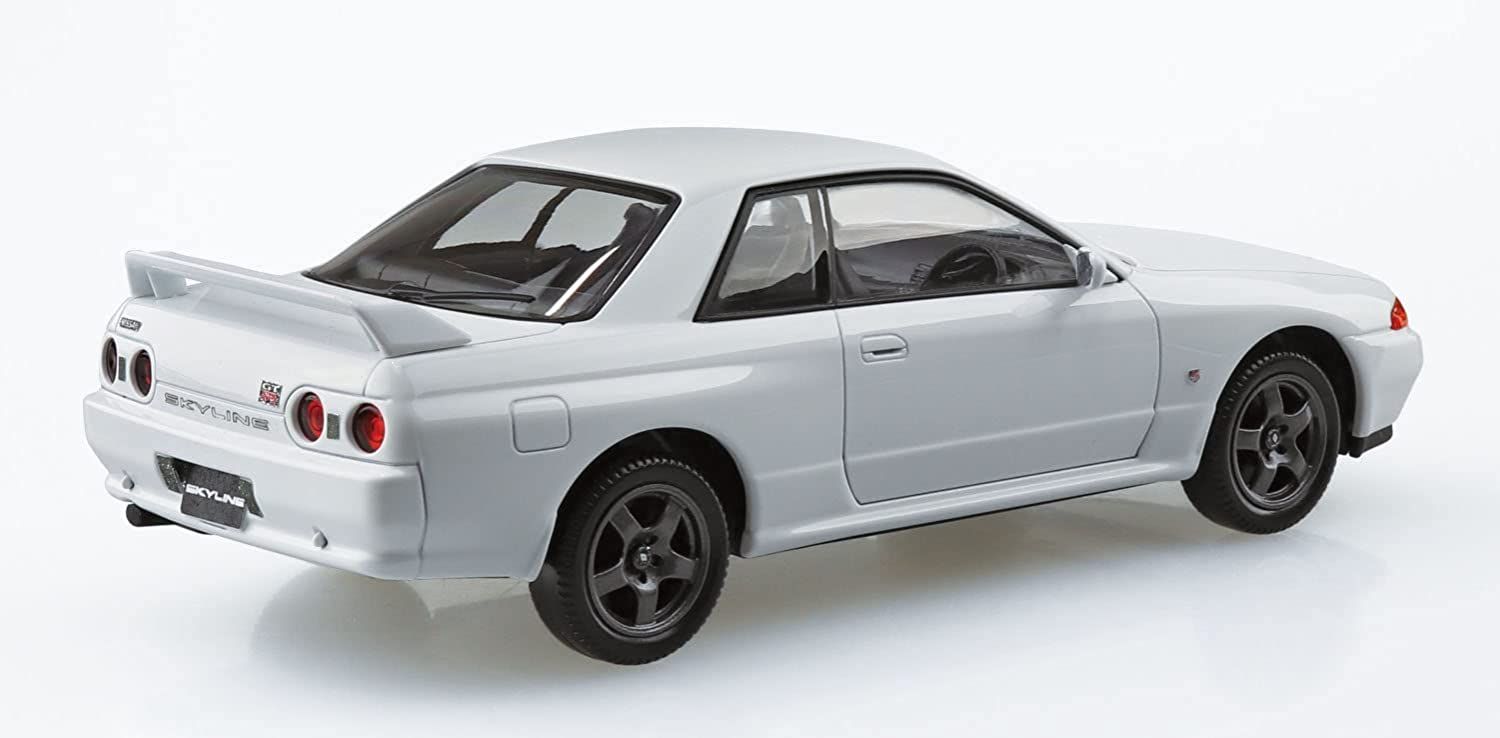 Aoshima Nissan R32 Skyline GT-R (Crystal White) - BanzaiHobby