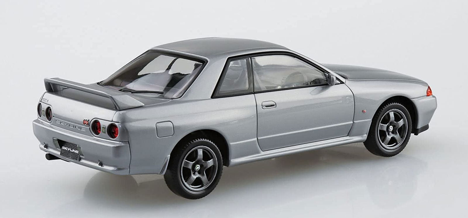 Aoshima Nissan R32 Skyline GT-R (Spark Silver) - BanzaiHobby