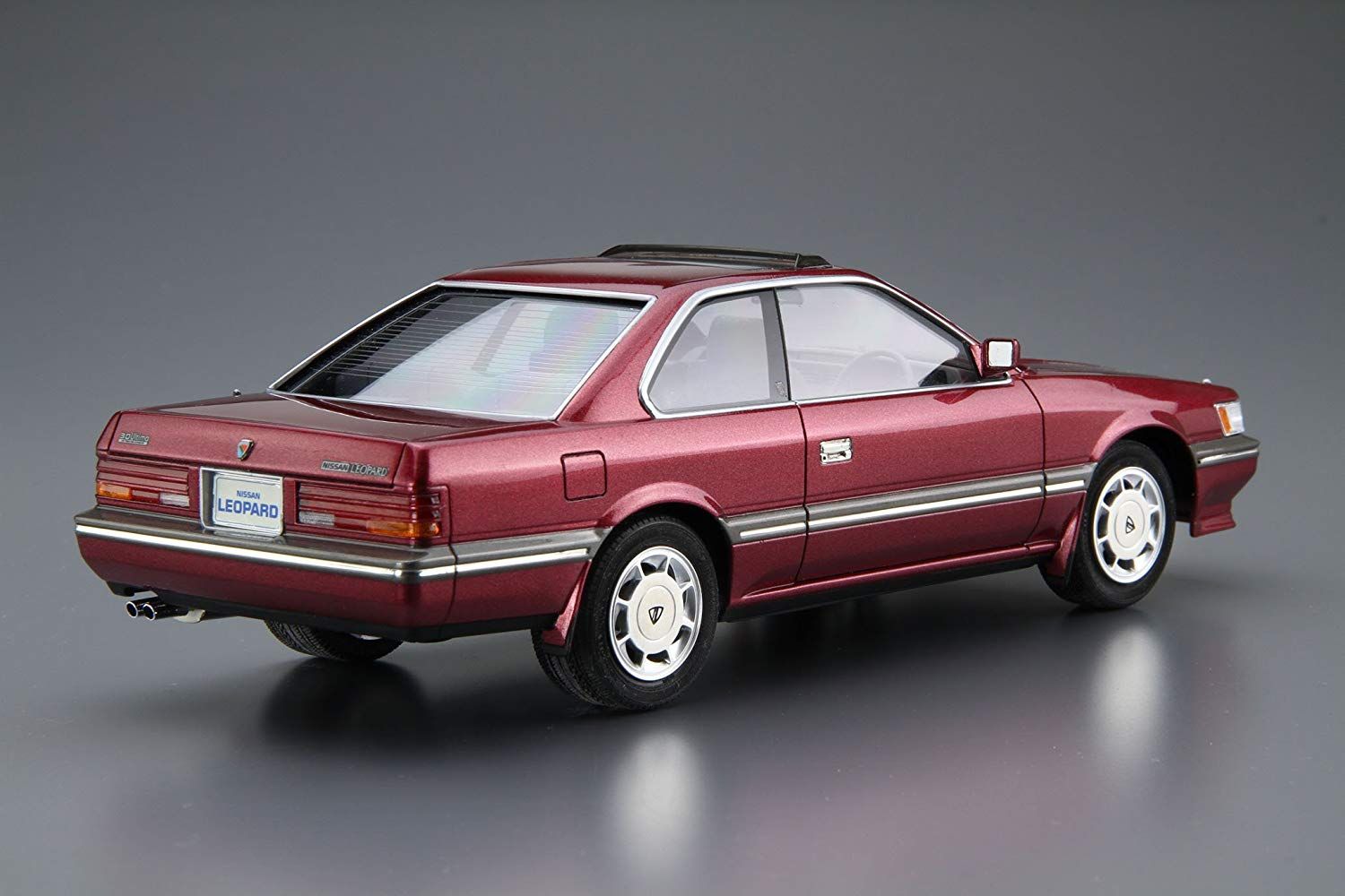 Aoshima Nissan UF31 Leopard 3.0 Altima `86 - BanzaiHobby