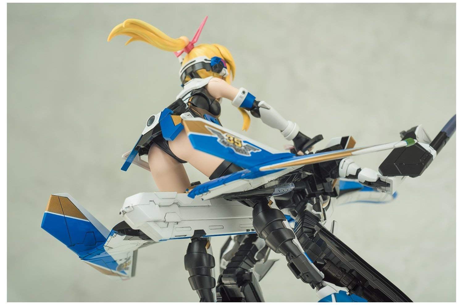 Aoshima VFG Macross Delta VF-31J Siegfried 35th Anniversary - BanzaiHobby