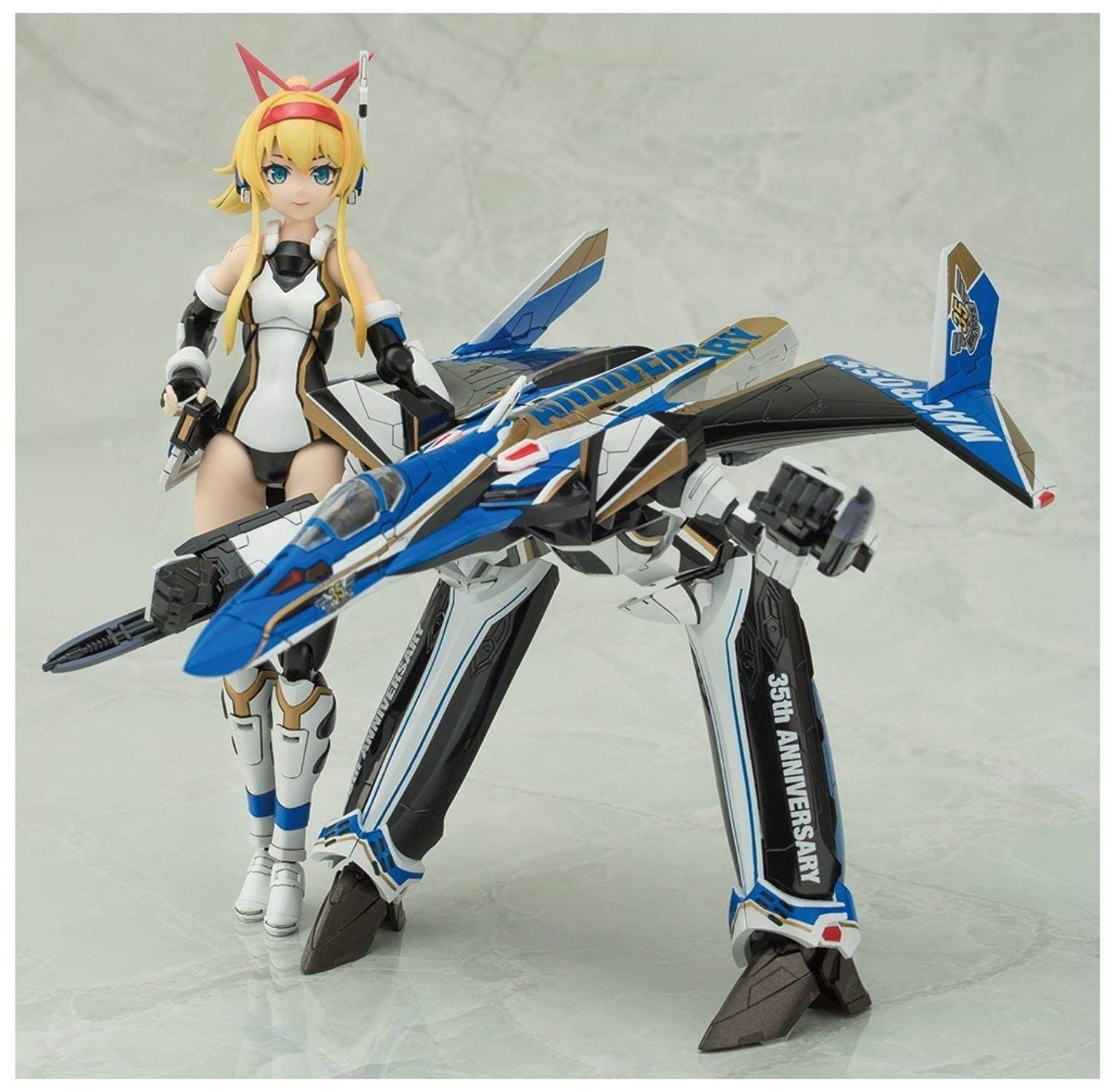 Aoshima VFG Macross Delta VF-31J Siegfried 35th Anniversary - BanzaiHobby