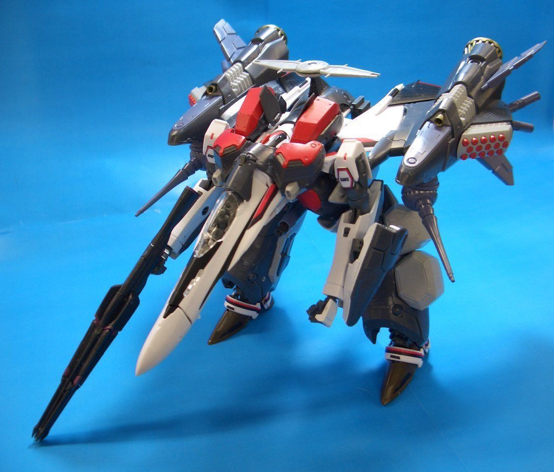 Bandai VF-25F ARMORED MESSIAH VALKRIE ALTO CUSTOM - BanzaiHobby
