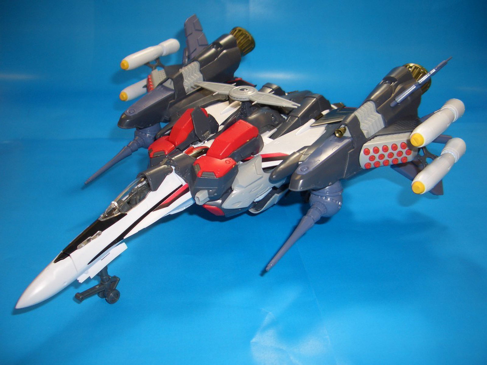 Bandai VF-25F ARMORED MESSIAH VALKRIE ALTO CUSTOM - BanzaiHobby