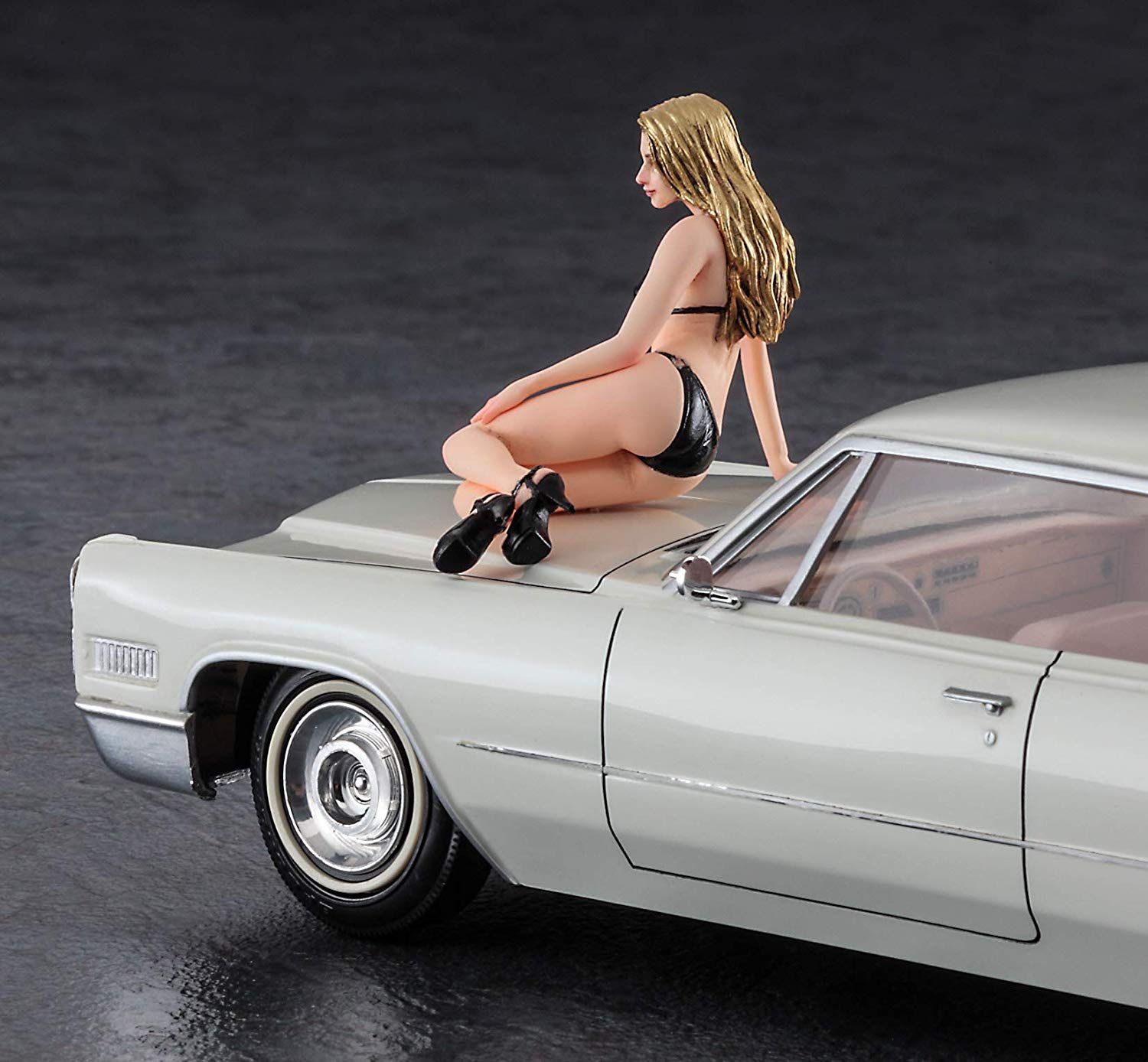 Hasegawa 1966 American Coupe TypeC w/Blond Girls Figure - BanzaiHobby