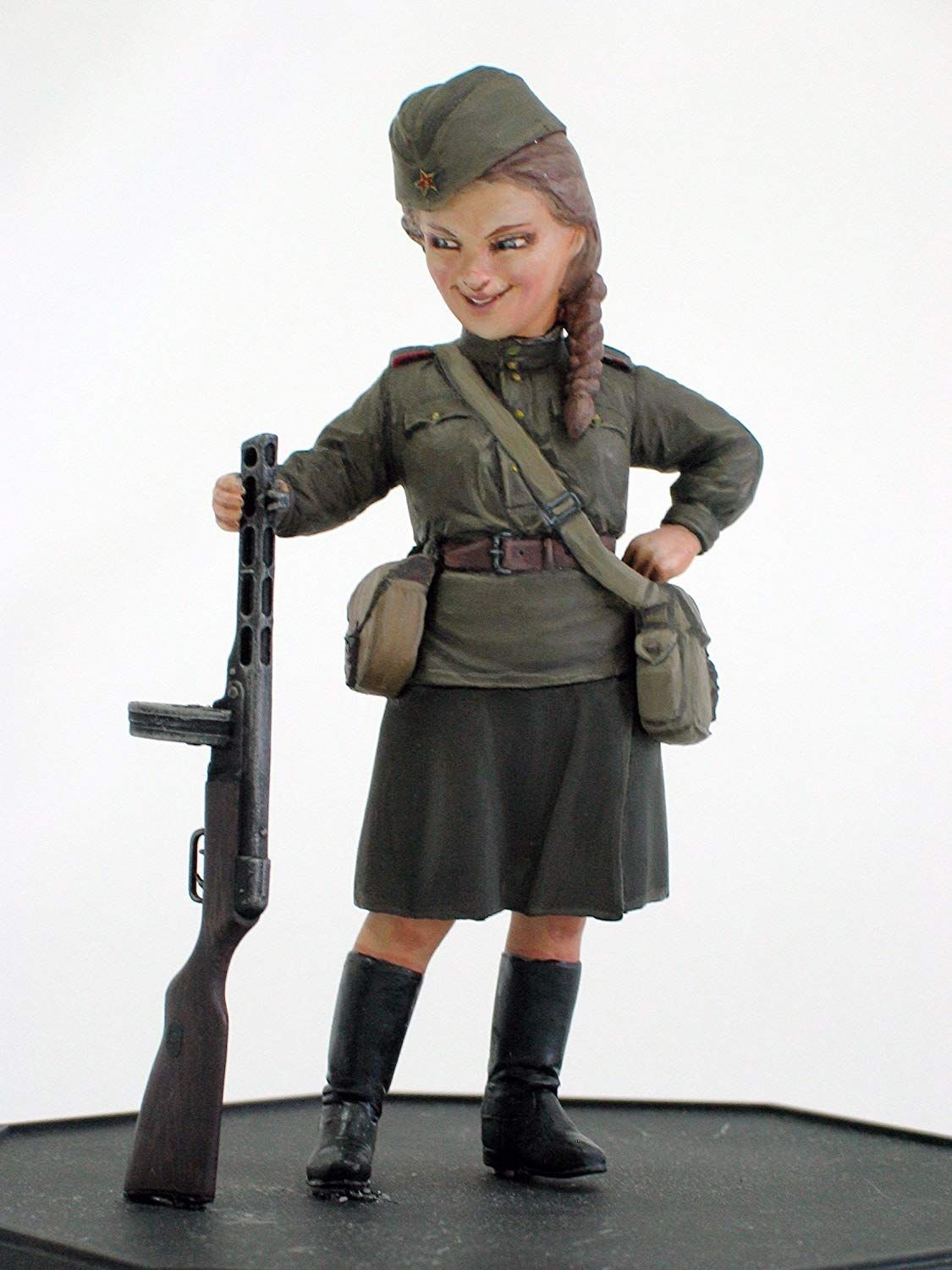 Fine Molds WW.II USSR Infantry Woman & Shpagin PPSh1941 - BanzaiHobby