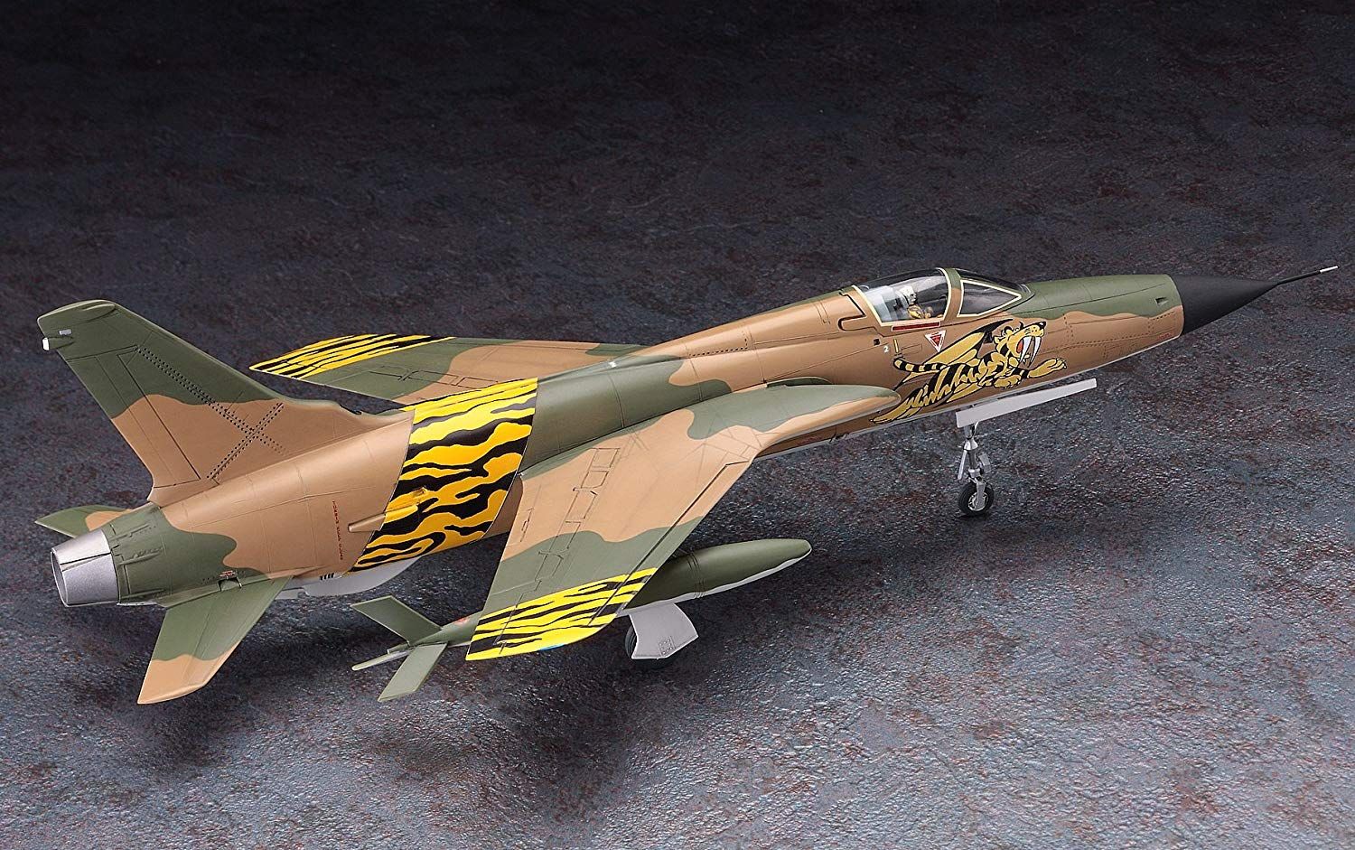 Hasegawa Area88 F-105D Thunderchief Nguyen Van Chom - BanzaiHobby