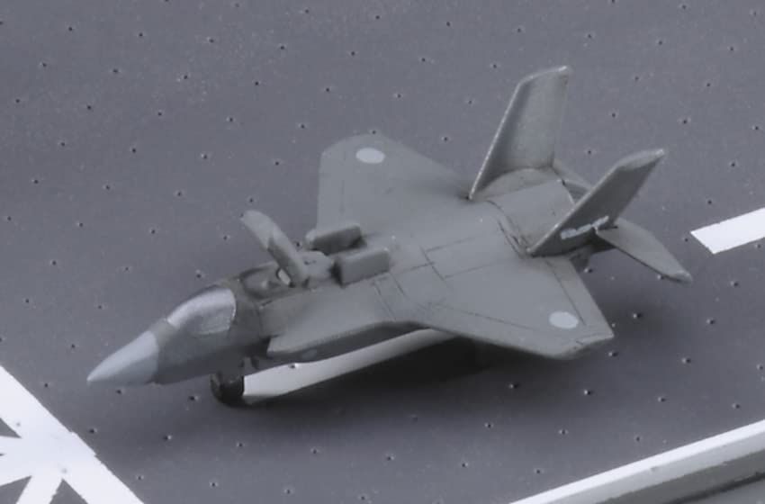 Hasegawa JMSDF DDH Izumo `Configuration I` - BanzaiHobby
