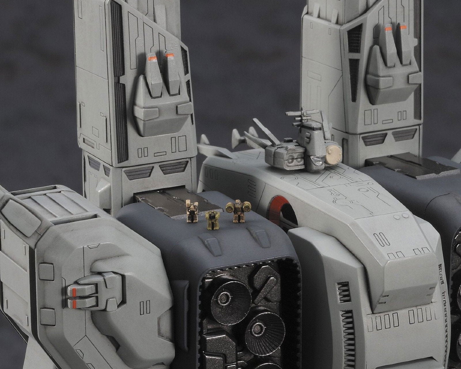 Hasegawa SDF-1 Macross Forced Attack Movie Edition - BanzaiHobby