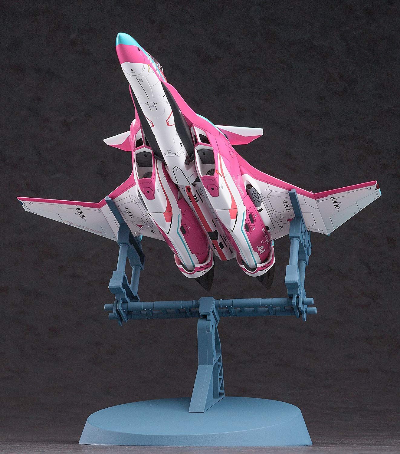 Hasegawa VF-31C Siegfried `Makina Nakajima Color` Macross Delta the Movie - BanzaiHobby