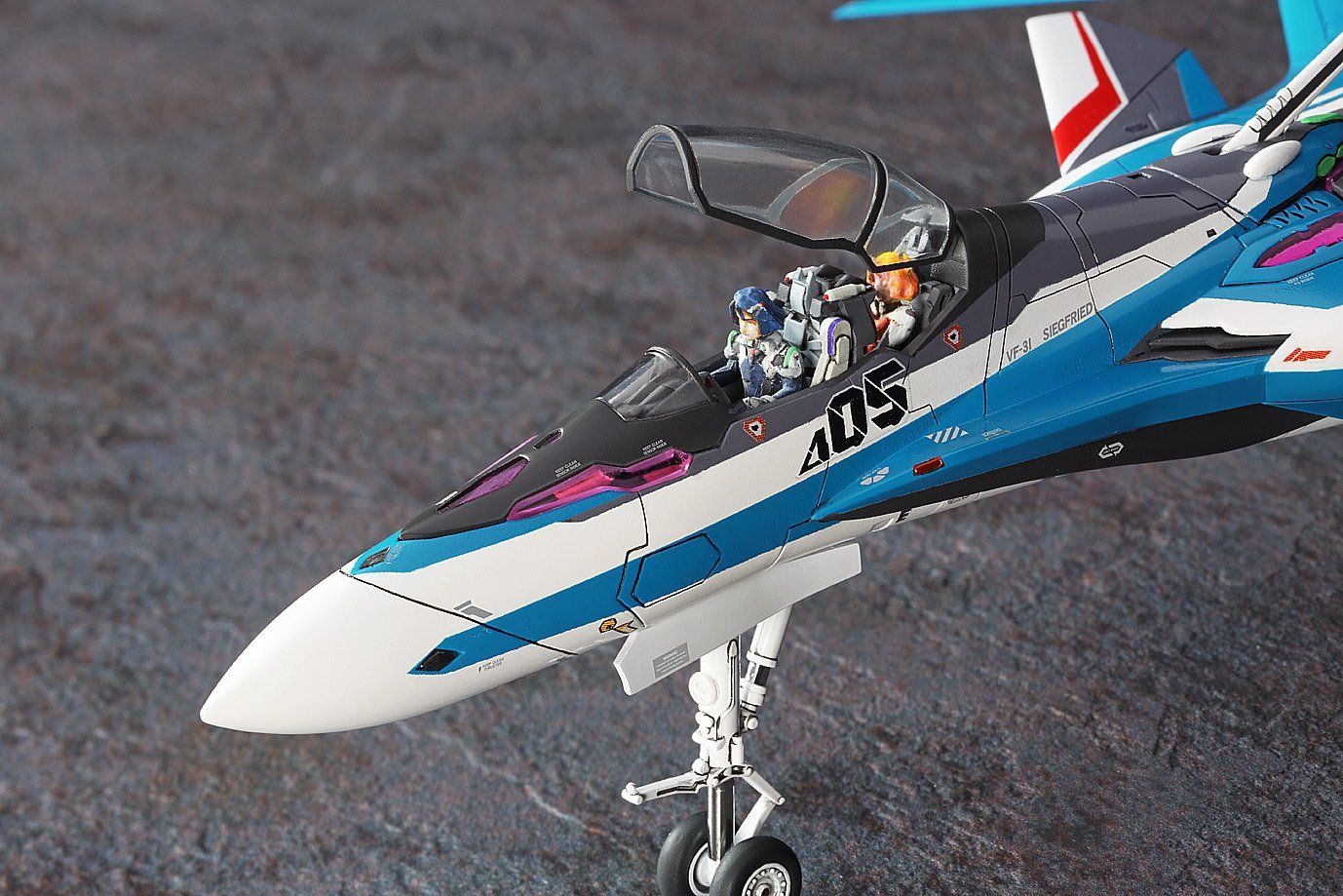 Hasegawa VF-31J Siegfried Hayate Custom Macross Delta - BanzaiHobby