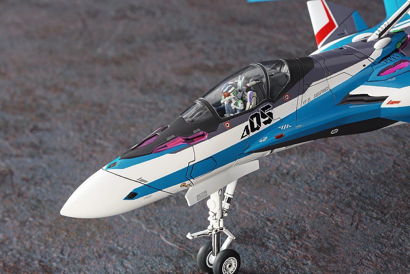 Hasegawa VF-31J Siegfried Hayate Custom Macross Delta - BanzaiHobby