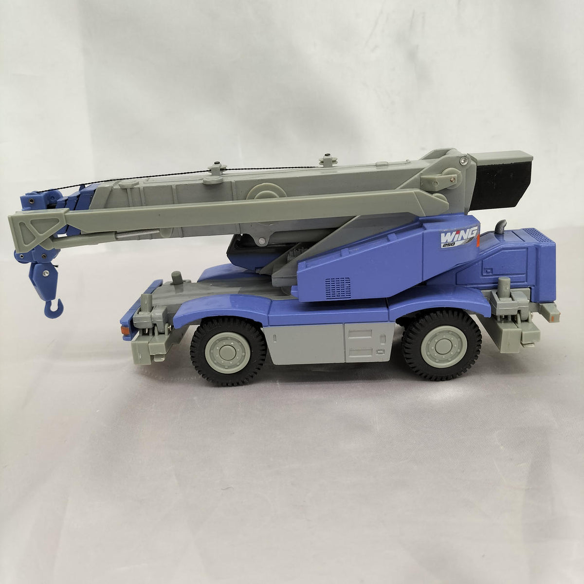 KOMATSU ROUGH TERRAIN CRANE WING 250 1/50 - Banzai Thrifting | BanzaiHobby