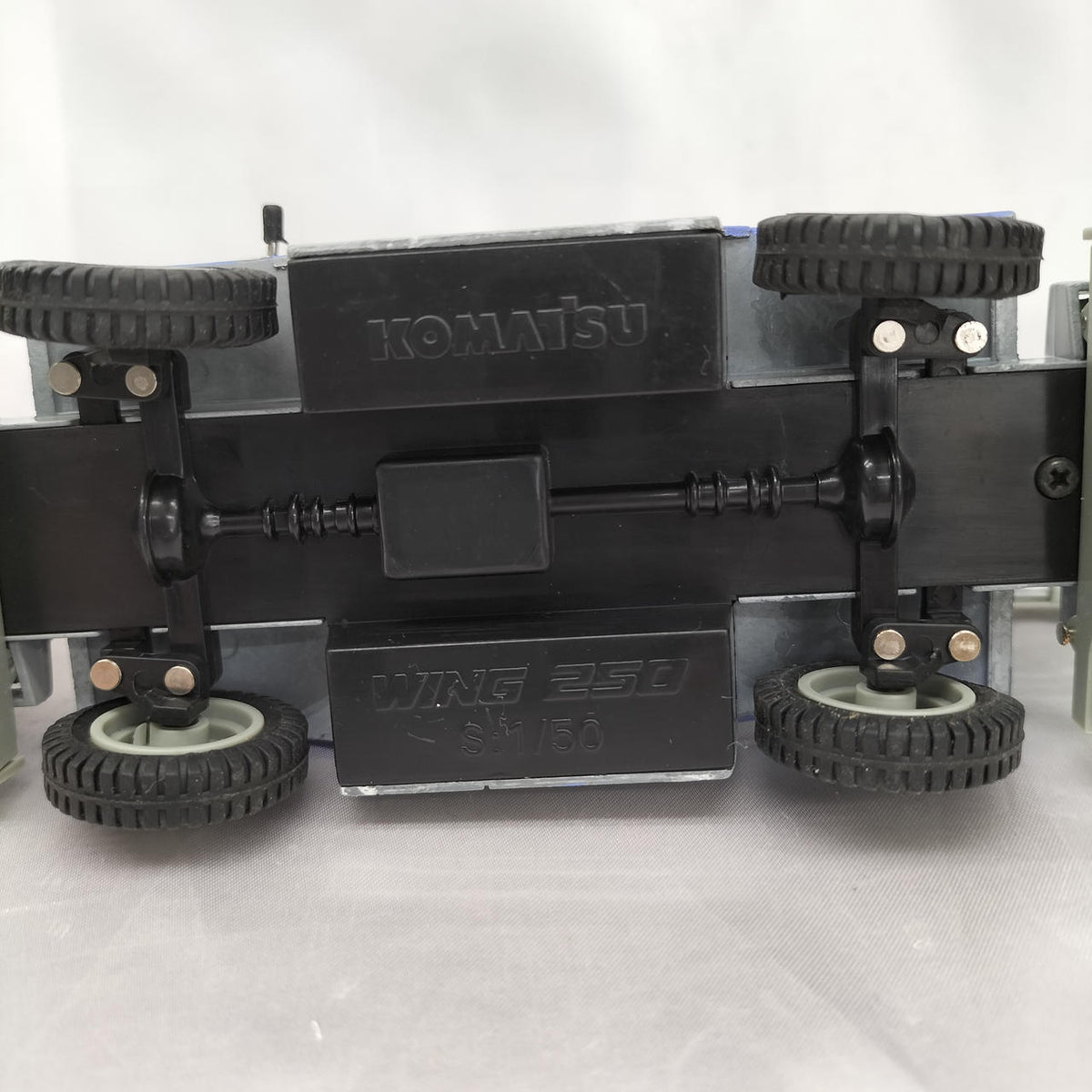 KOMATSU ROUGH TERRAIN CRANE WING 250 1/50 - Banzai Thrifting | BanzaiHobby