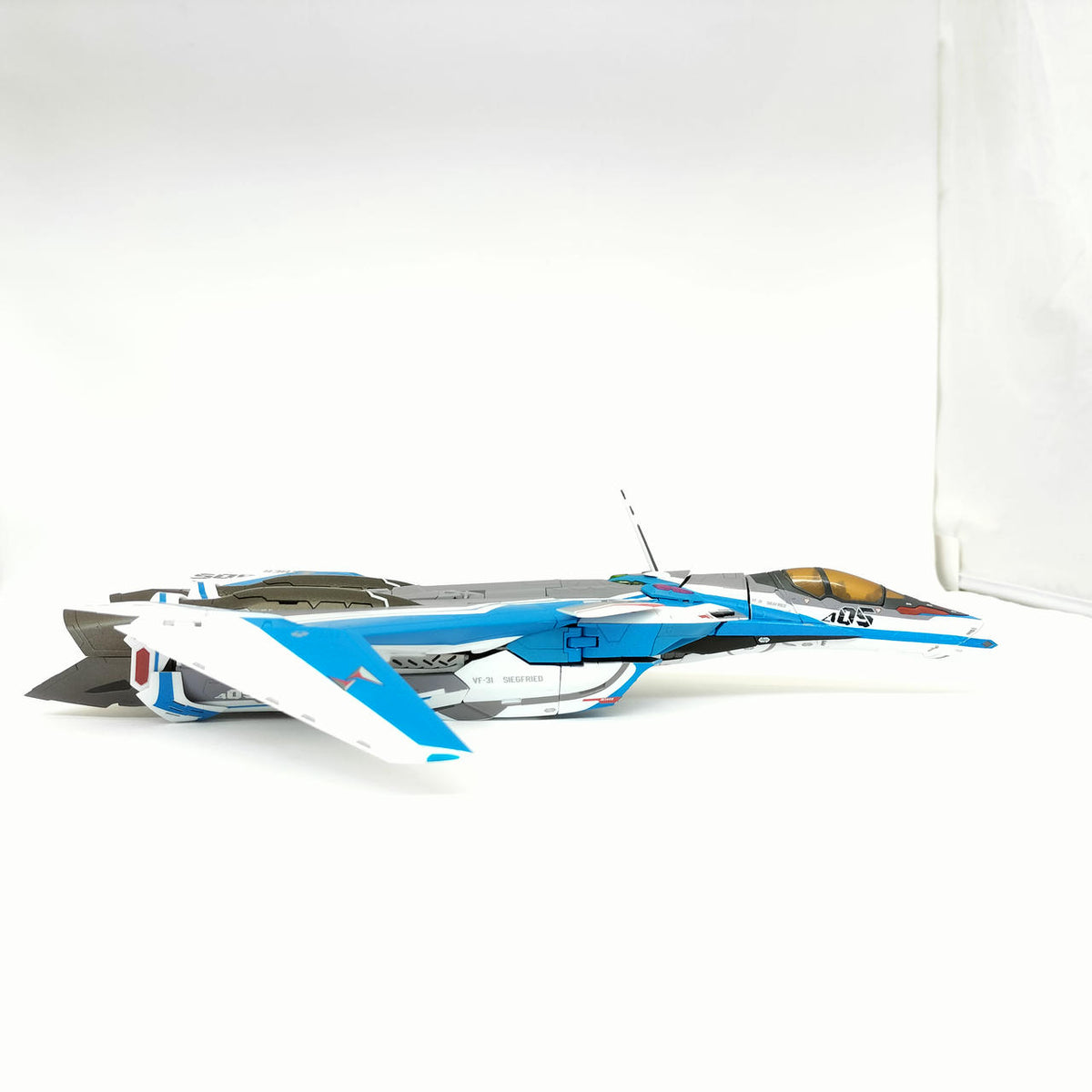 Bandai DX Chogokin VF-31J Siegfried (Hayate Immelmann's Unit)