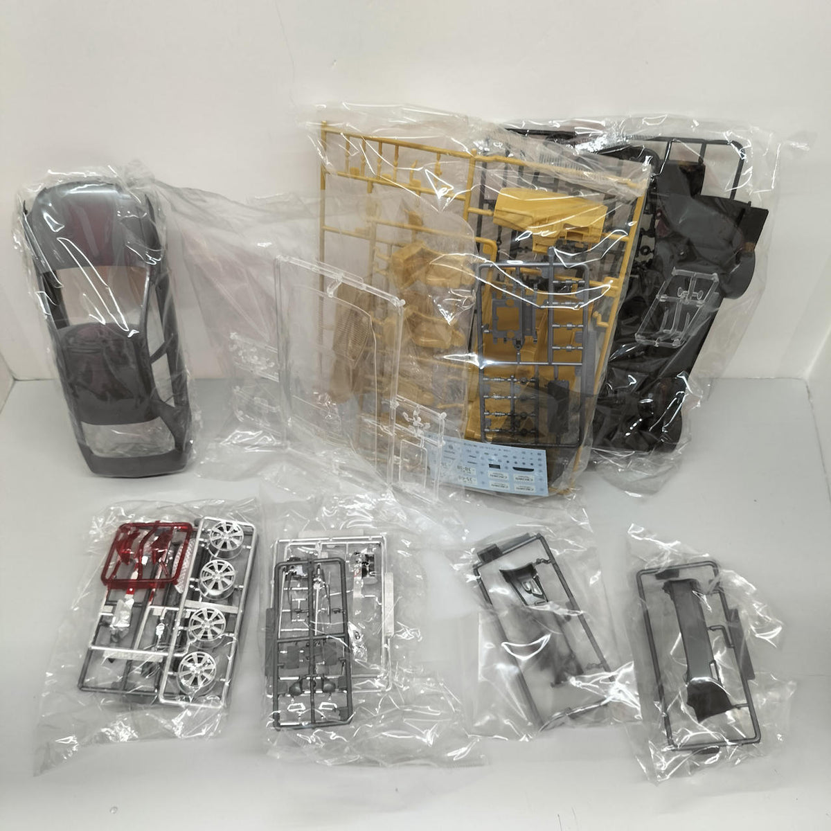 Qingdao Cultural Teaching Materials Company 1/24 The Best Car GT Series 12 GRS204 Crown 3.5 Athlete '08 - Banzai Thrifting | BanzaiHobby