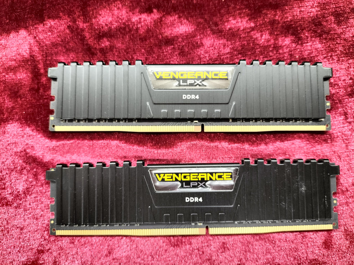 CORSAIR Memory CMK16GX4M2A2666C16