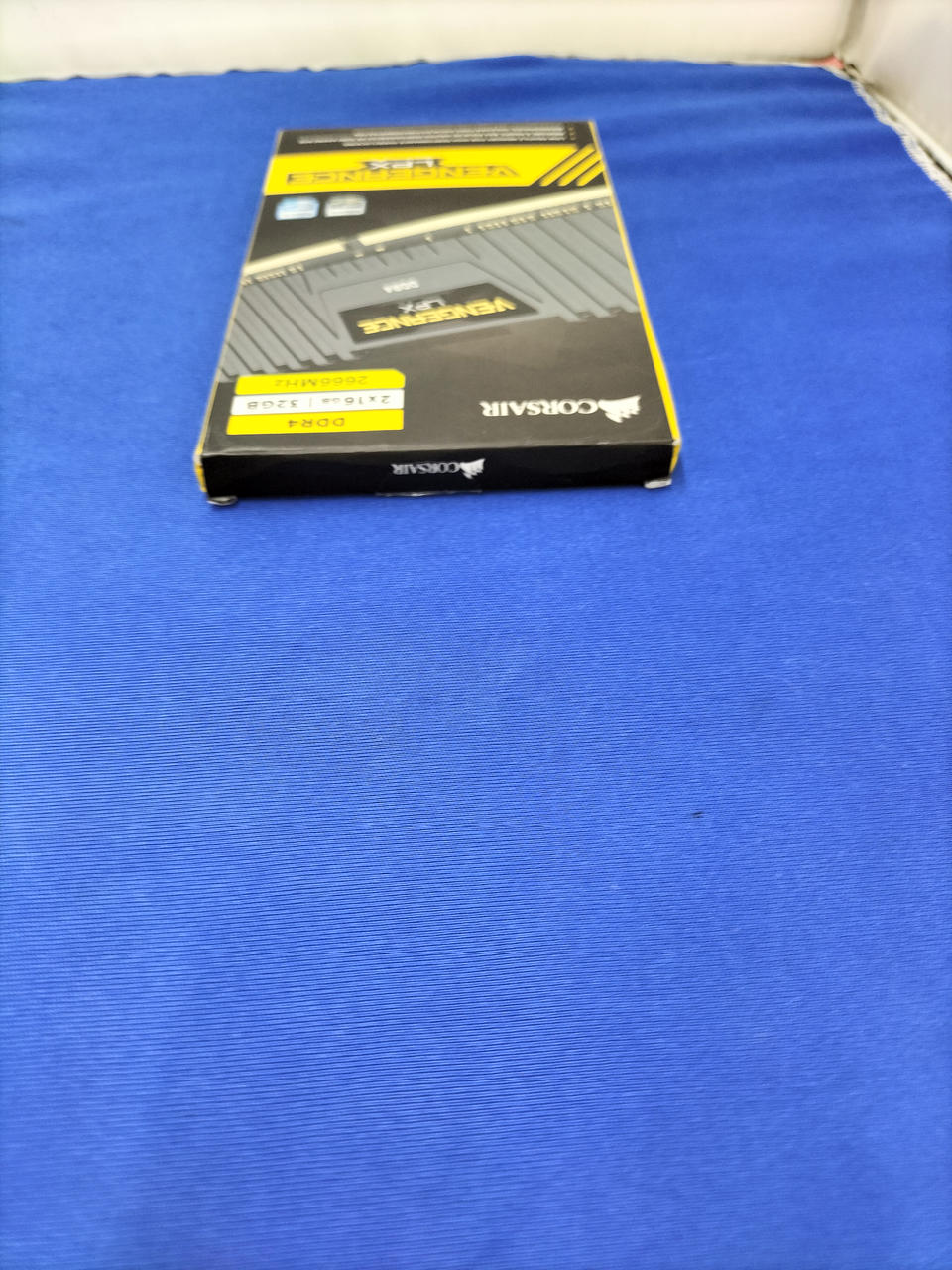 CORSAIR Memory CMK32GX4M2A2666C16