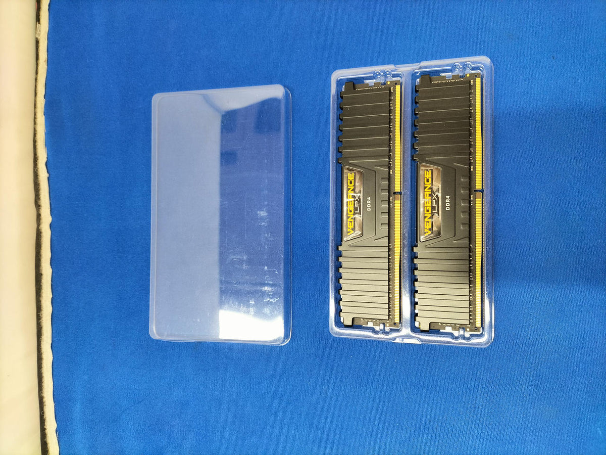 CORSAIR Memory CMK32GX4M2A2666C16