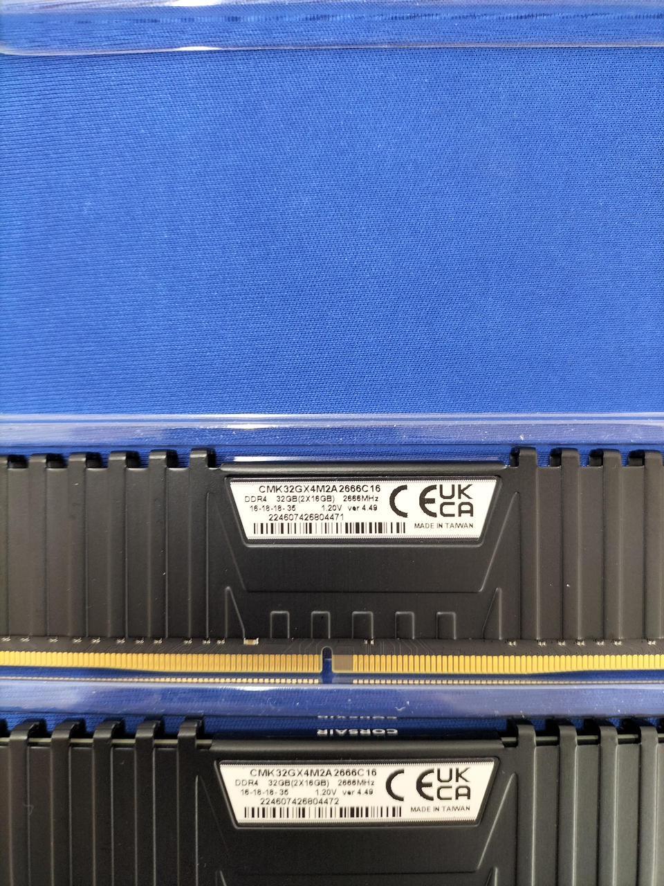 CORSAIR Memory CMK32GX4M2A2666C16