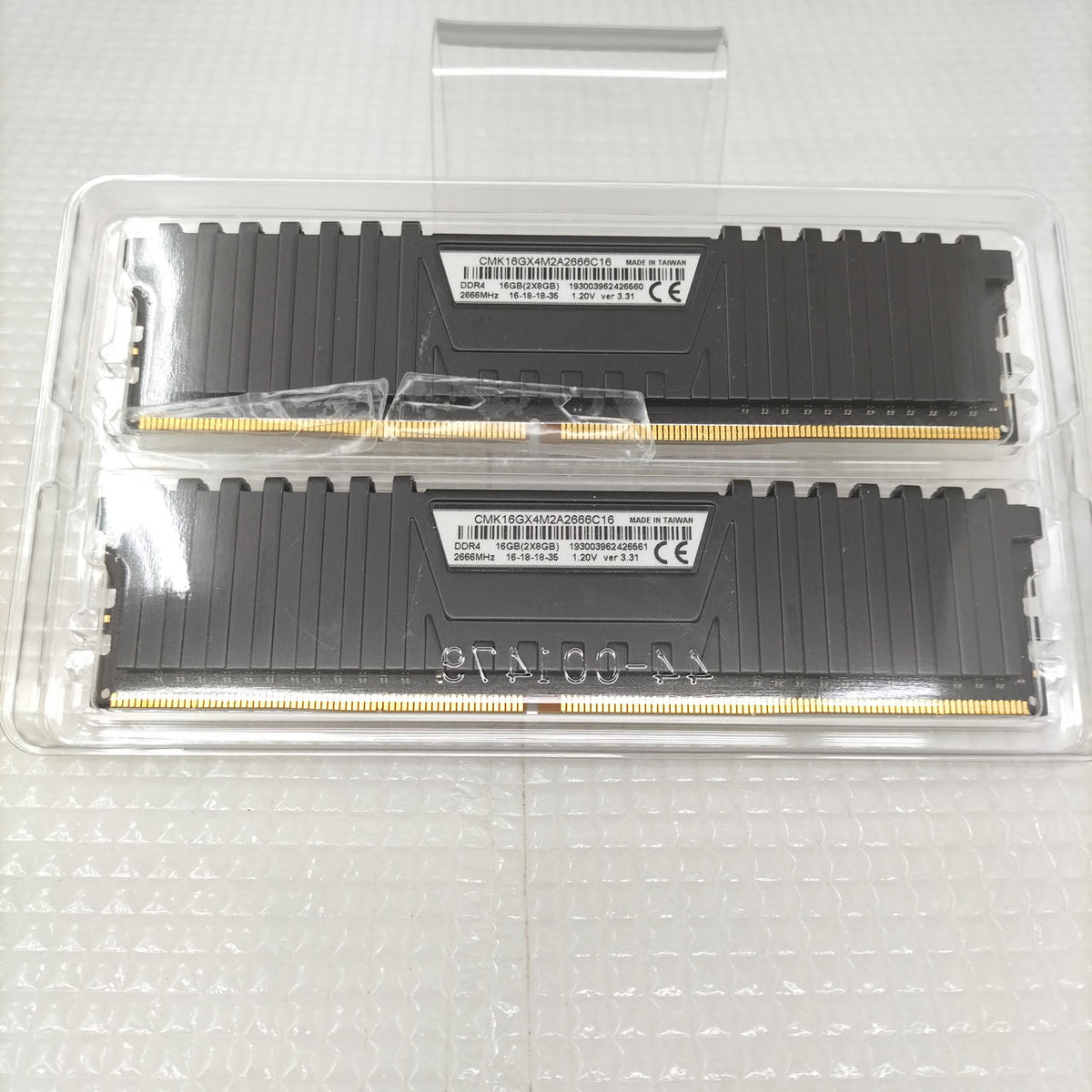 CORSAIR Memory CMK16GX4M2A2666C16