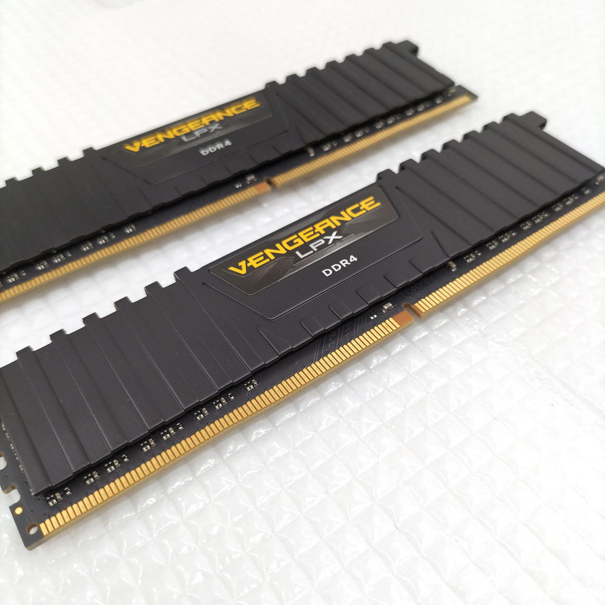 CORSAIR Memory CMK16GX4M2A2666C16