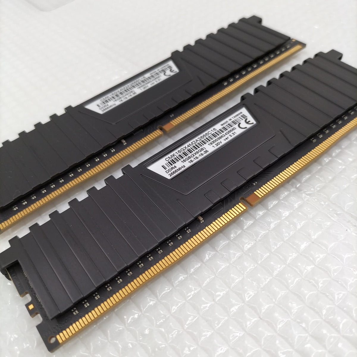 CORSAIR Memory CMK16GX4M2A2666C16
