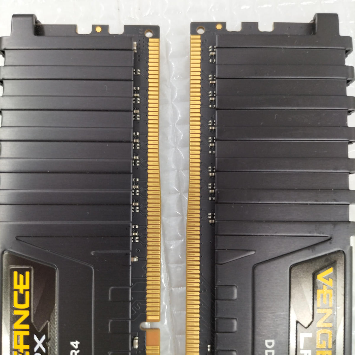 CORSAIR Memory CMK16GX4M2A2666C16