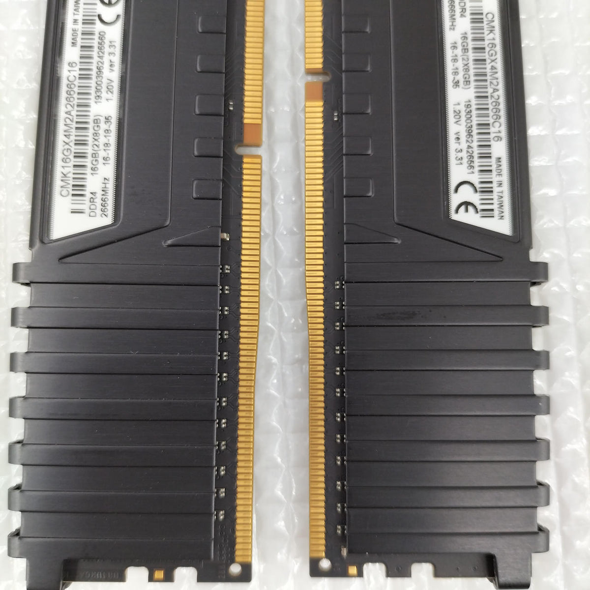 CORSAIR Memory CMK16GX4M2A2666C16
