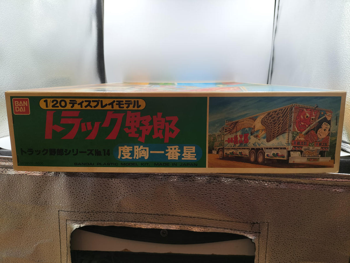 Aoshima 1/20 scale plastic model Truck Guy Courage Ichibanboshi