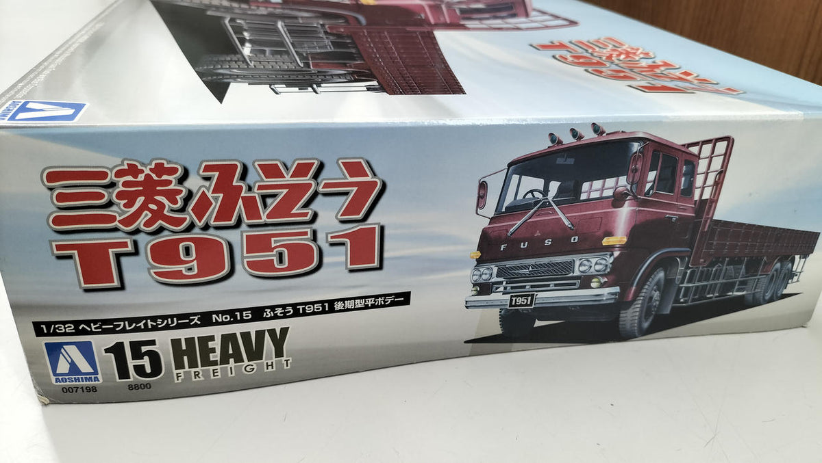 Aoshima 1/32 Scale Plastic Model Fuso T951 - Banzai Thrifting | BanzaiHobby