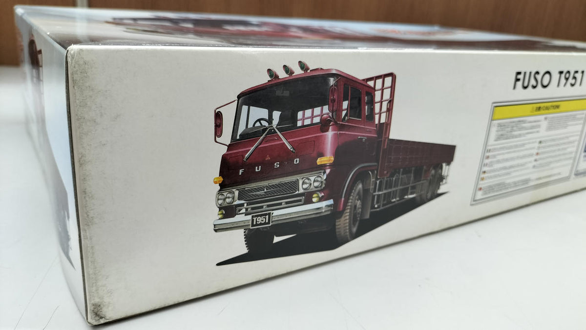Aoshima 1/32 Scale Plastic Model Fuso T951 - Banzai Thrifting | BanzaiHobby