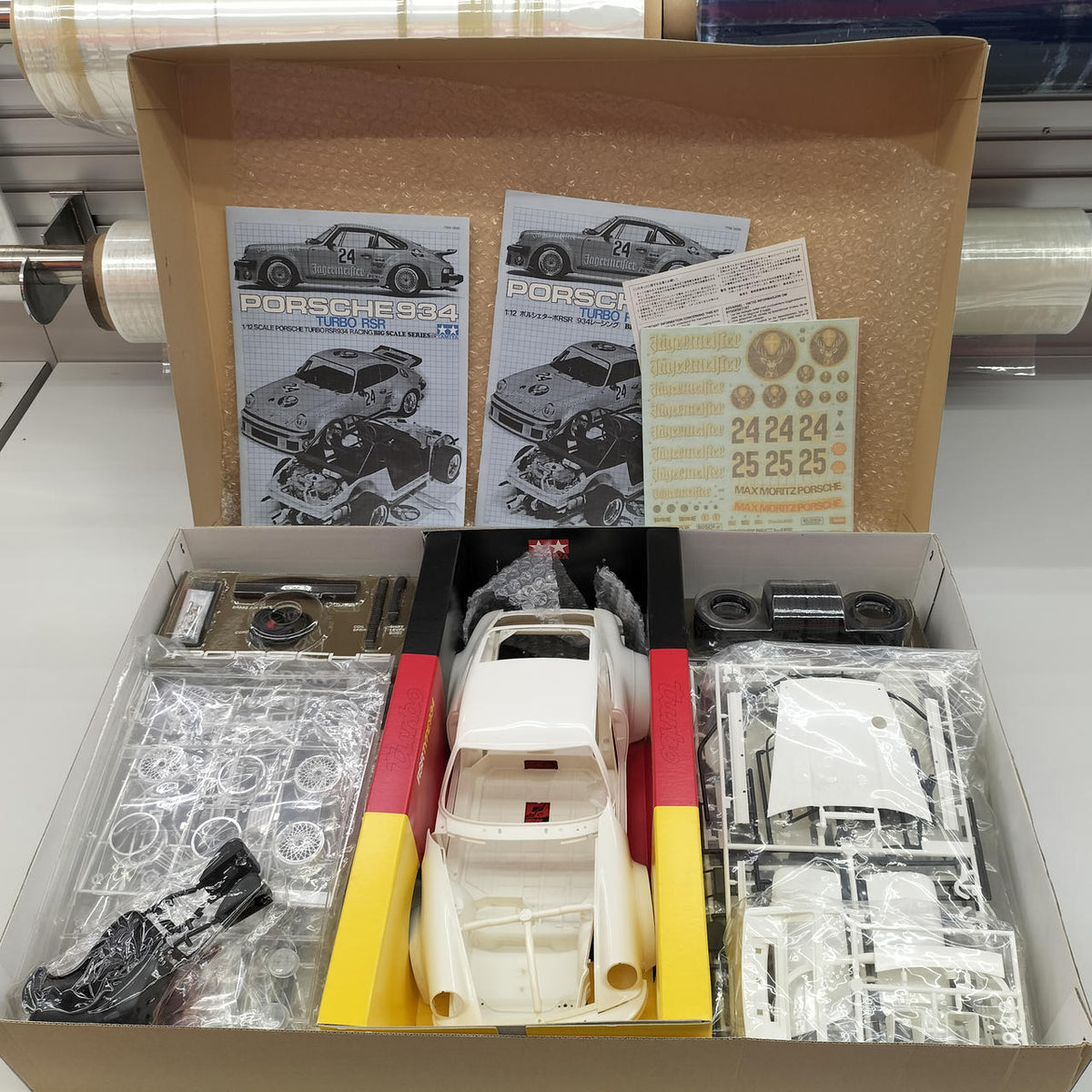 TAMIYA Porsche Turbo RSR (934 Racing) 1/12 Big Scale Model Series - Banzai Thrifting | BanzaiHobby