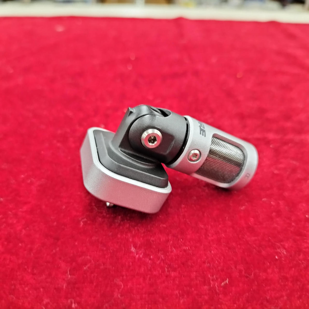 SHURE Condenser Microphone MV88 - Banzai Thrifting | BanzaiHobby