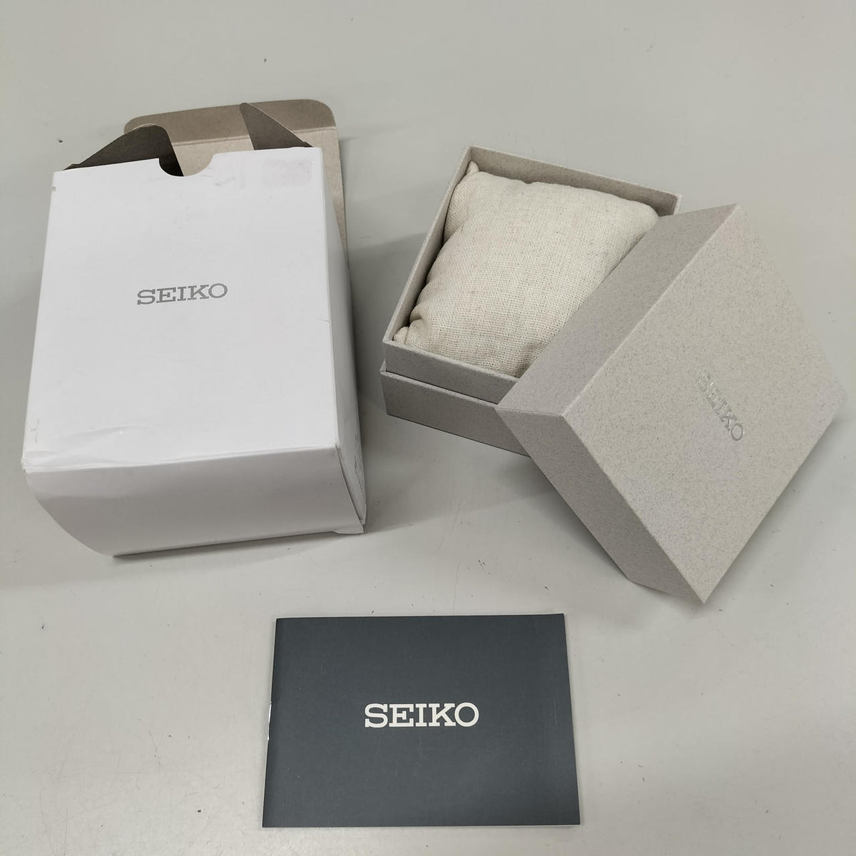SEIKO Quartz Chronograph Wristwatch 8T63-00D0 - Banzai Thrifting | BanzaiHobby