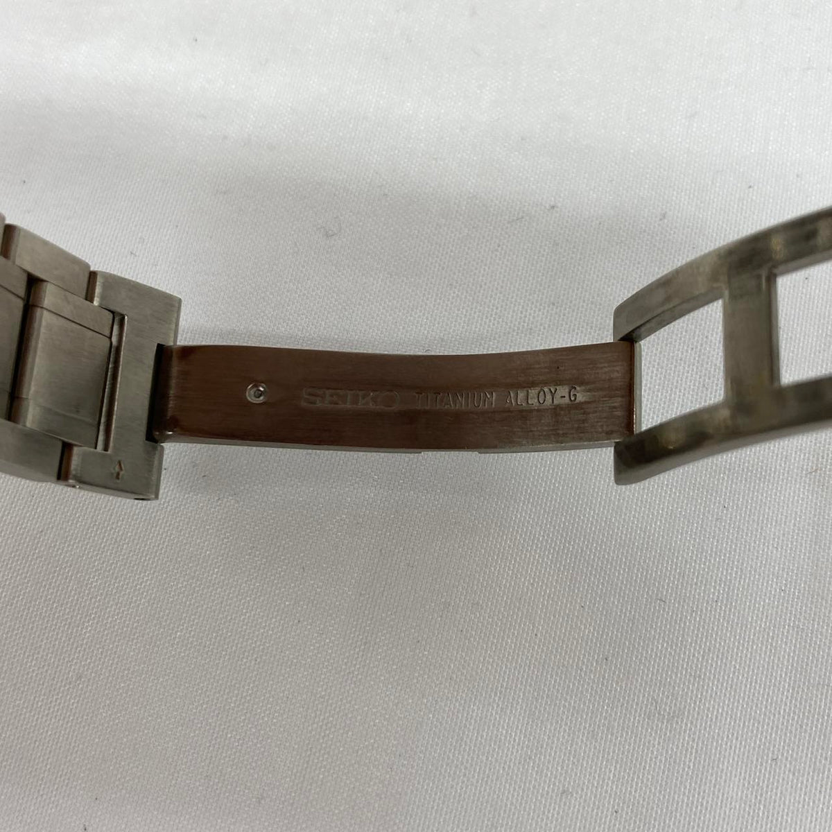 SEIKO Quartz Wristwatch 8F33-0030 - Banzai Thrifting | BanzaiHobby