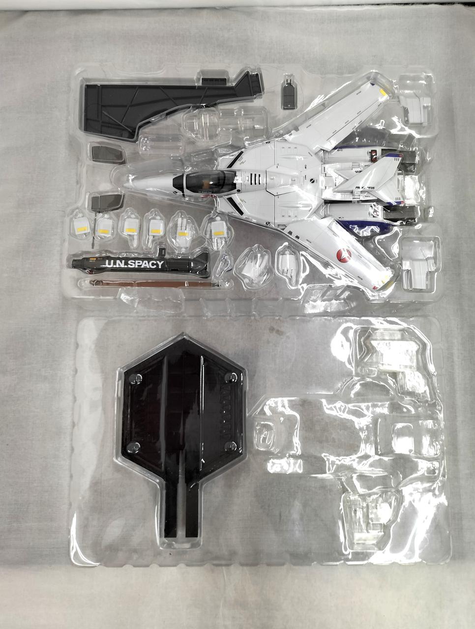 Bandai Spirits DX Chogokin Macross VF-1A Valkyrie