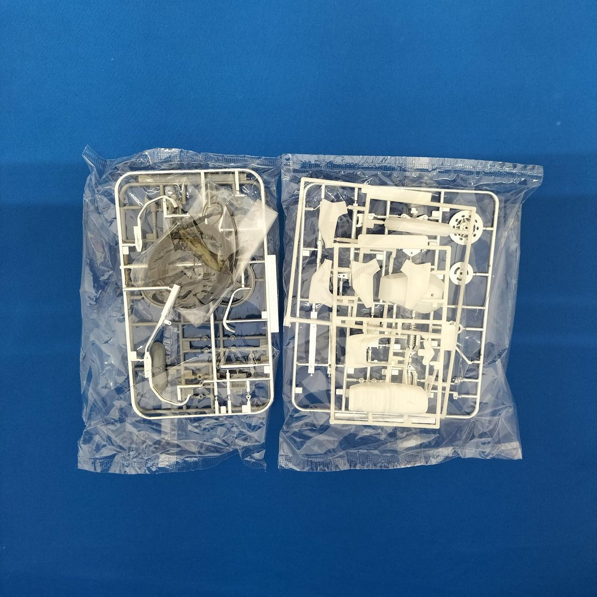 Qingdao Cultural Teaching Materials Company 1/12 Inline 4CUSTOM Series CBX400F - Banzai Thrifting | BanzaiHobby