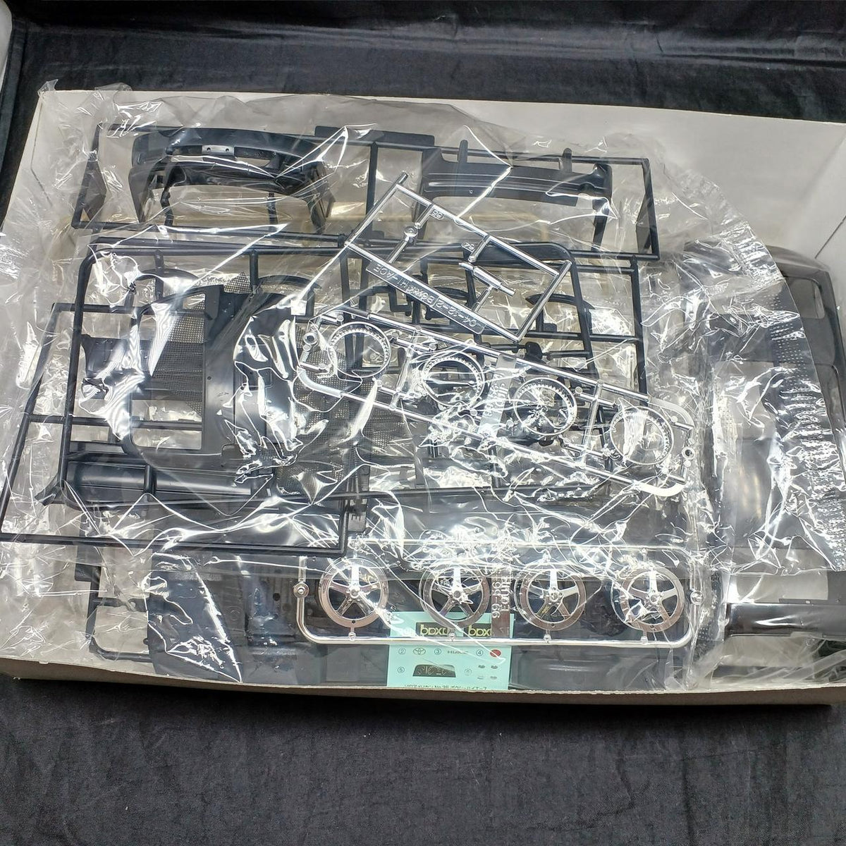 Aoshima 1/24 Plastic Model 1/24 Hiace - Banzai Thrifting | BanzaiHobby