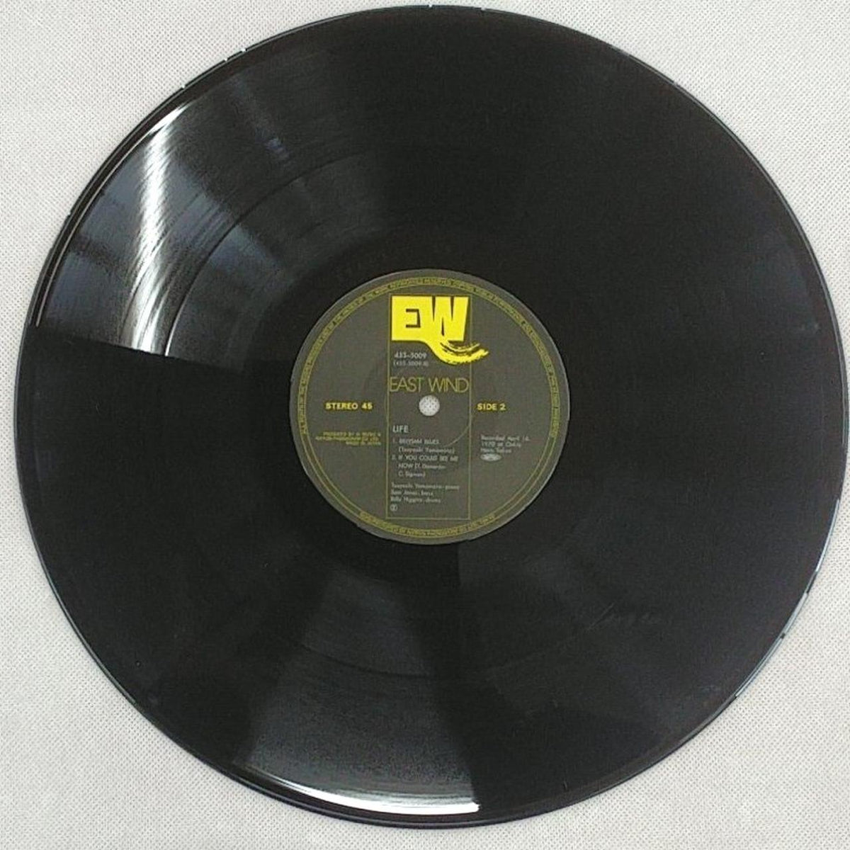 EAST WIND Tsuyoshi Yamamoto LIFE 45S-5009 Tsuyoshi Yamamoto? LIFE