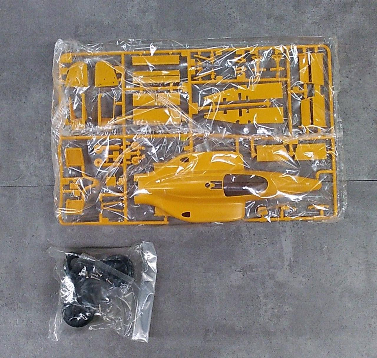 TAMIYA 1/20 Grand Prix Collection Lotus Honda 99T 20020 - Banzai Thrifting | BanzaiHobby