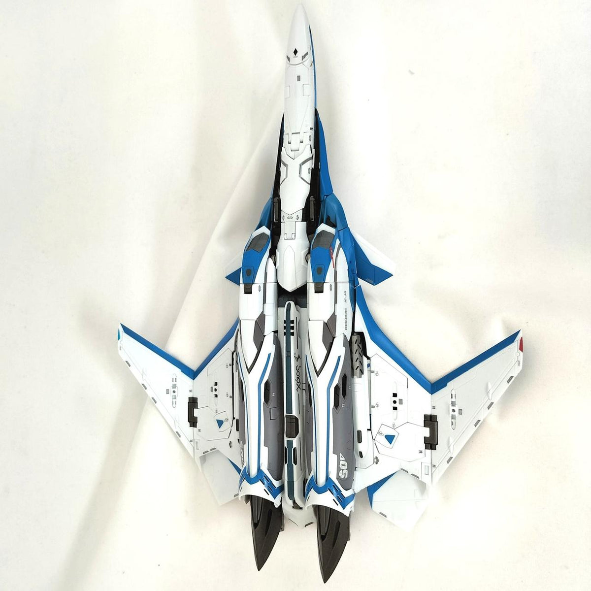 Bandai DX Chogokin VF-31J Siegfried (Hayate Immelmann's Unit)