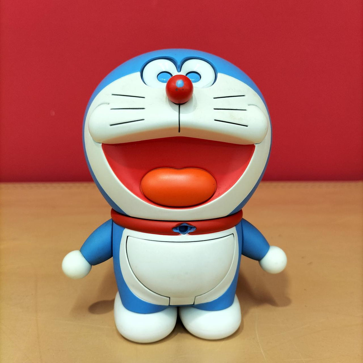 BANDAI Doraemon Chogokin is heavy and heavy.