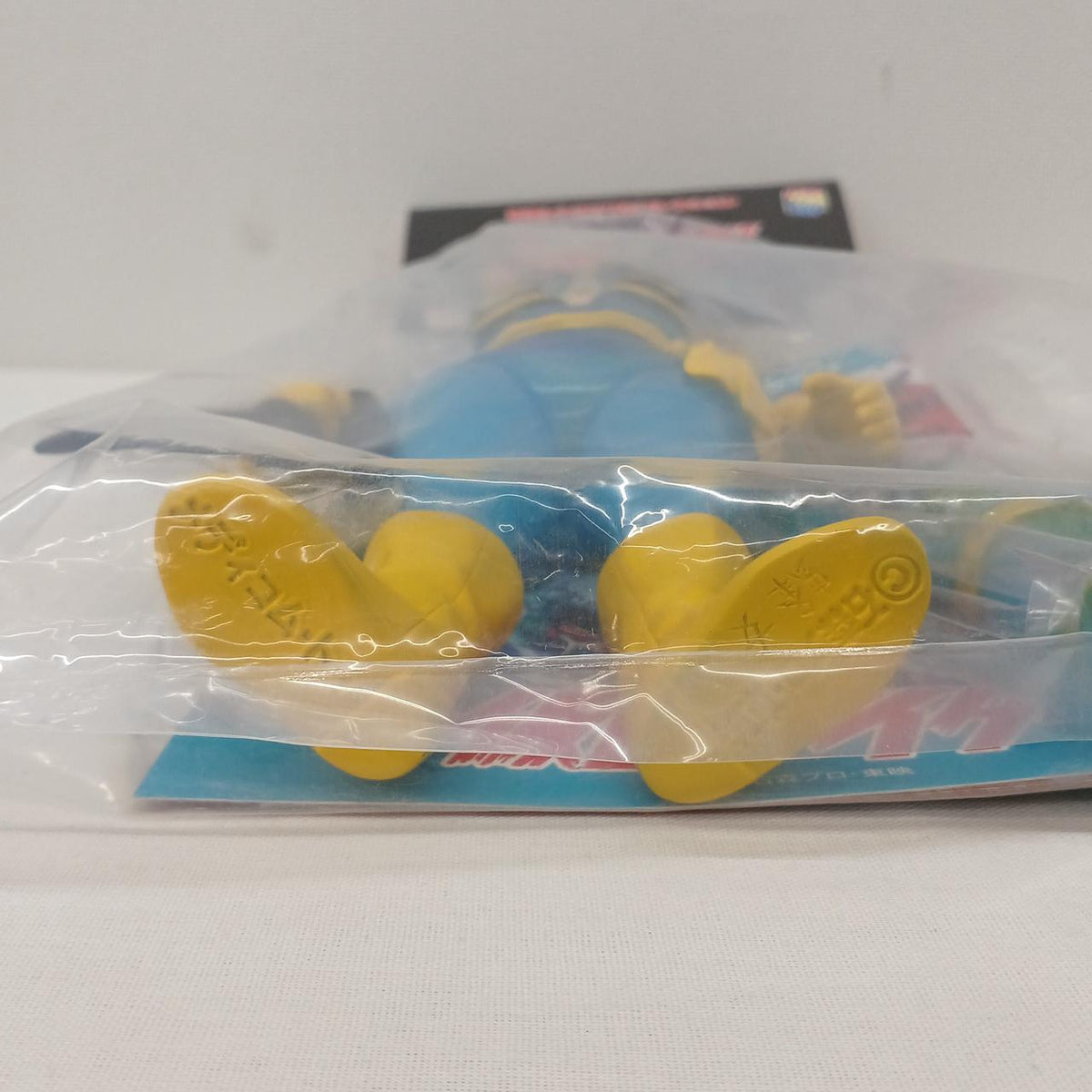 Medicom Toy Bee Woman (New Color) + Mini Soft Vinyl Toei Retro Soft Vinyl Collection - Medicom Toy Banzai Hobby