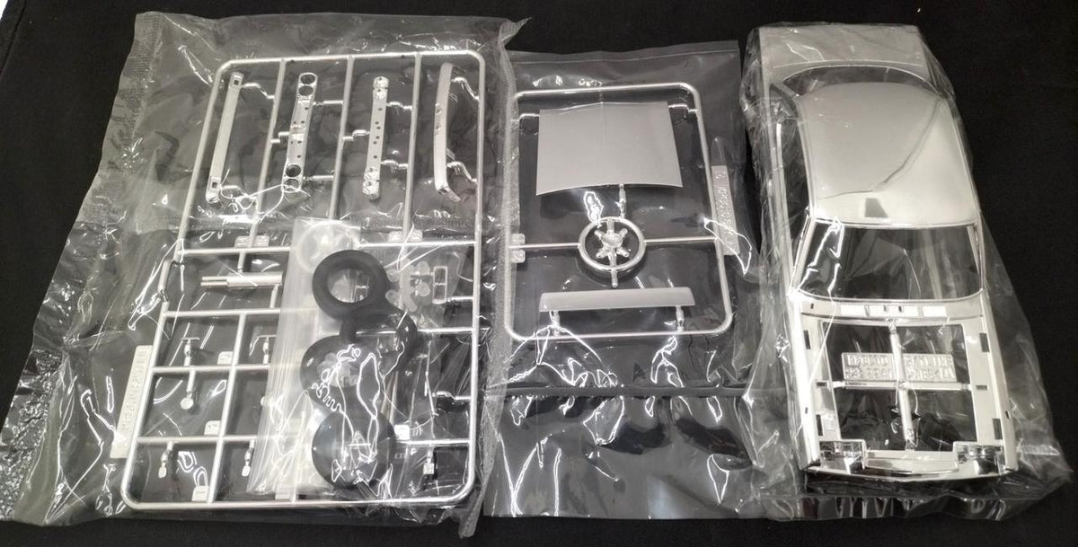Qingdao Cultural Teaching Materials Company 1/24 KPGC10 Skyline HT 2000GT-R 100th Anniversary × Raku Plastic Sold 1 Million Units Commemoration - Banzai Thrifting | BanzaiHobby
