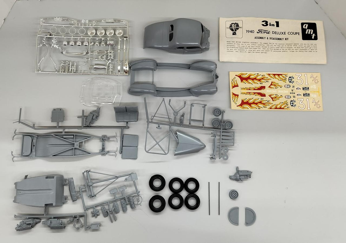 AMT 1/25 1940 FORD CUSTOMIZING KIT 40 FORD DELUXE COUPE - Banzai Thrifting | BanzaiHobby