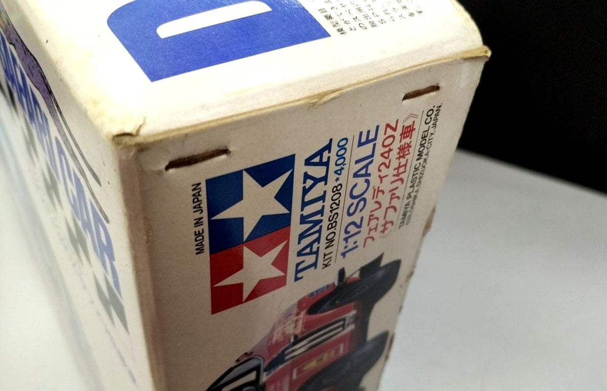 TAMIYA Fairlady 240Z Safari Edition Big Scale Series NO.8 - Banzai Thrifting | BanzaiHobby