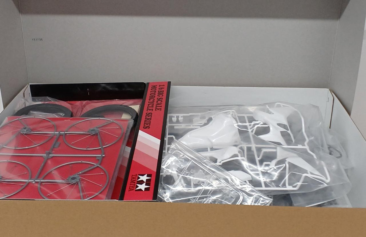 TAMIYA 1/6 Scale Plastic Model HONDA CRF1000L Africa Twin - Banzai Thrifting | BanzaiHobby