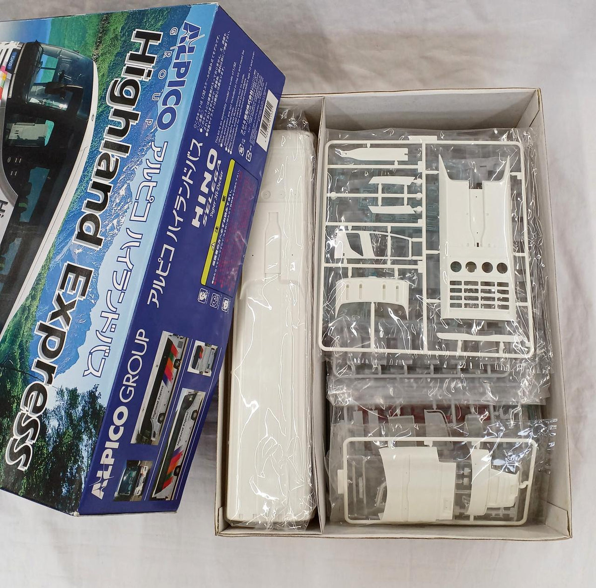 FUJIMI Plastic Model 1/32 Hino Selega SHD Alpico Highland Bus - Banzai Thrifting | BanzaiHobby