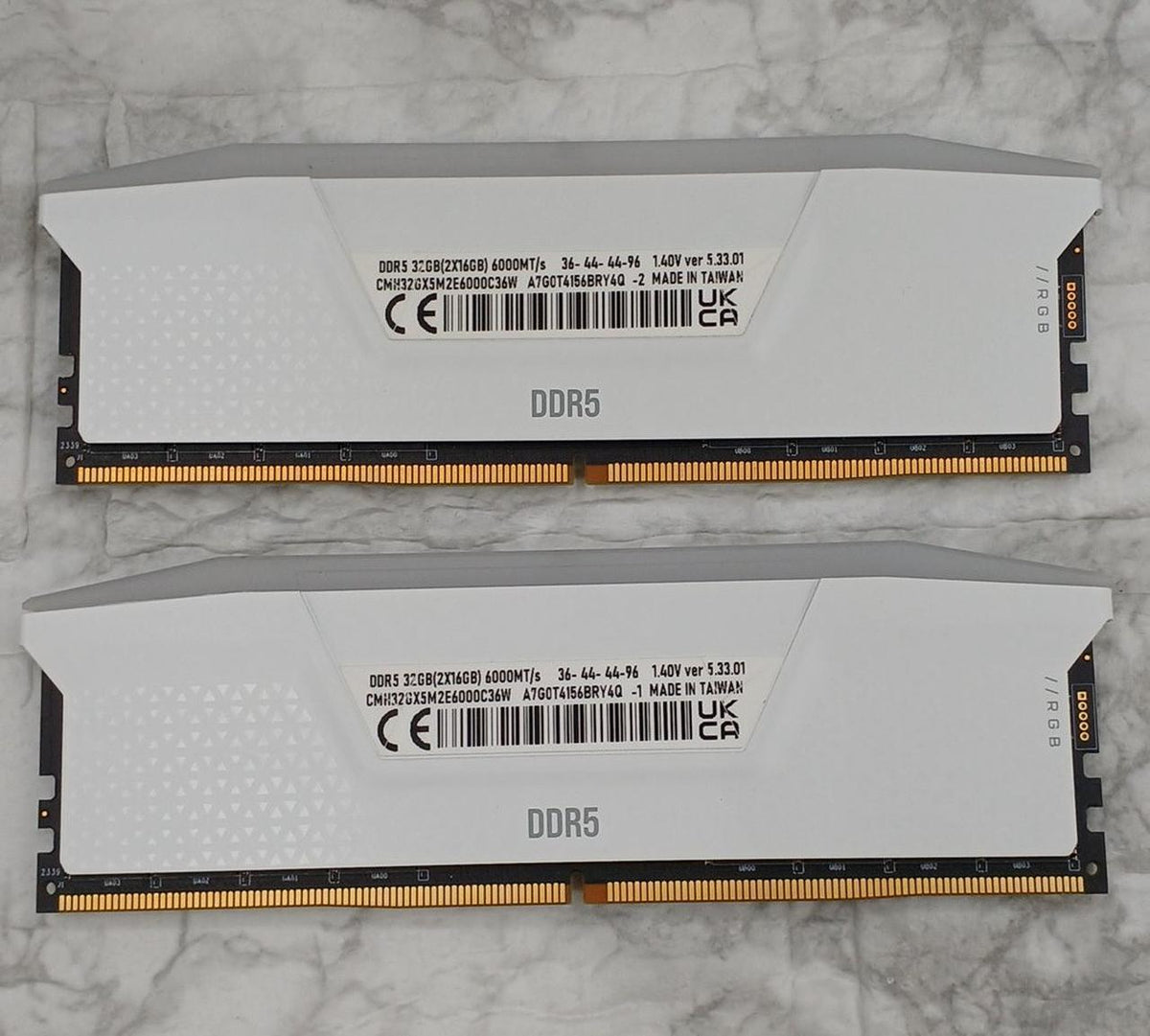 CORSAIR Memory CMH32GX5M2B6200C36W