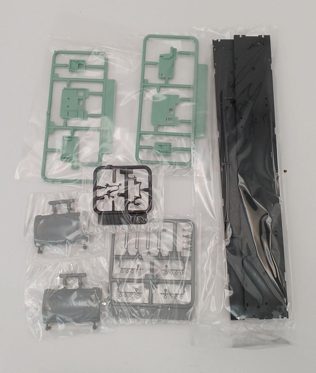 PLUM MOA 1/80 SCALE PLASTIC KIT 201 Series DC Lead Car 2-Car Kit Kuha 201 & Kuha 200 Included